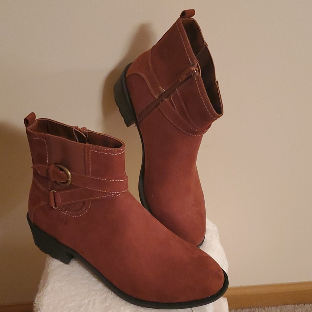 ST. JOHN'S BAY memory foam booties